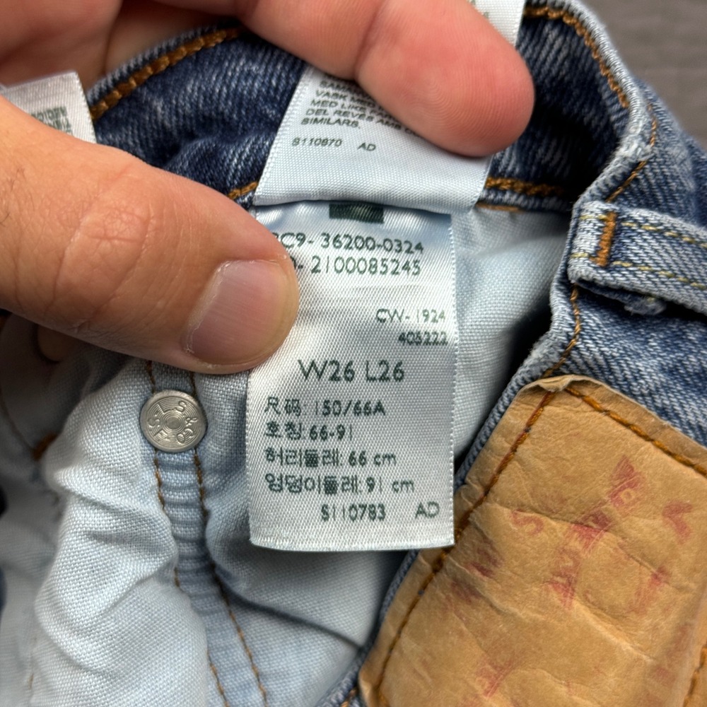 Levis 501 Original Mid Rise Straight Leg Jeans Women 26x26 (26x25 )Light Wash - Picture 8 of 14